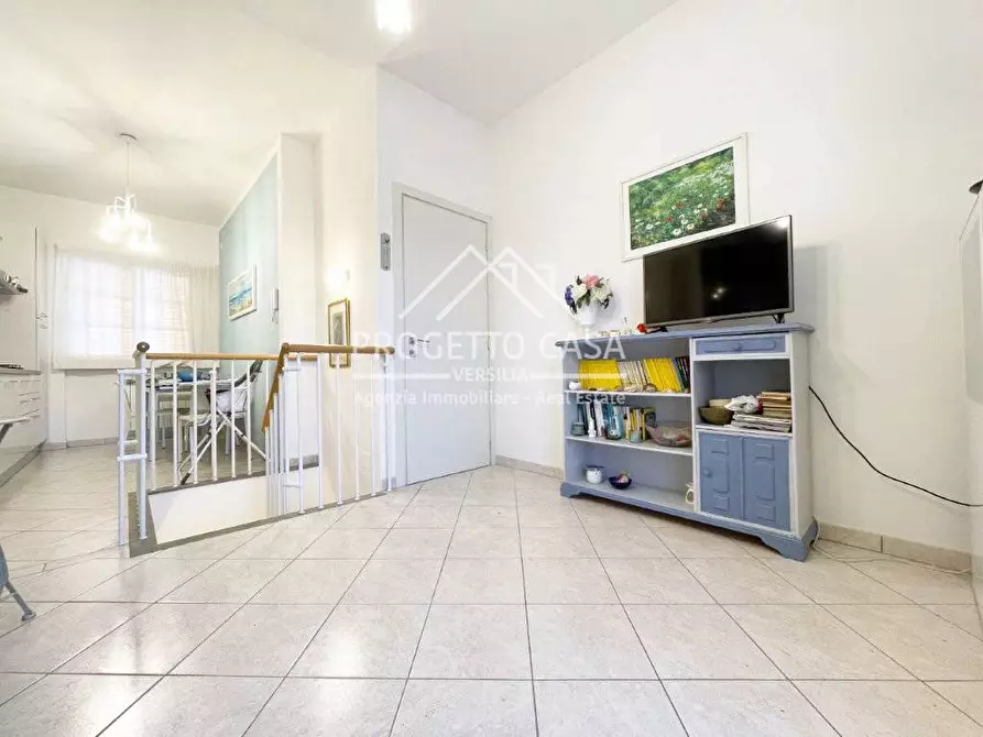 Immagine 3 di Appartamento in vendita  in VIA ADUA a Pietrasanta