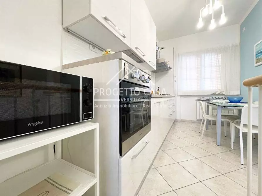 Immagine 6 di Appartamento in vendita  in VIA ADUA a Pietrasanta