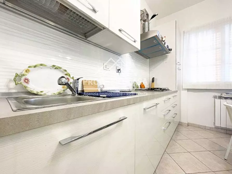 Immagine 7 di Appartamento in vendita  in VIA ADUA a Pietrasanta