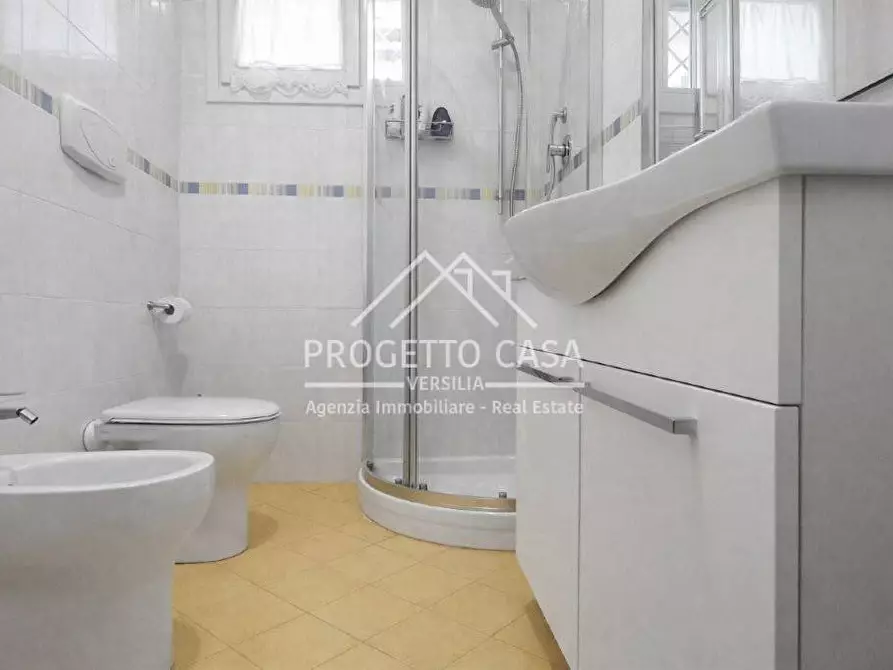 Immagine 11 di Appartamento in vendita  in VIA ADUA a Pietrasanta