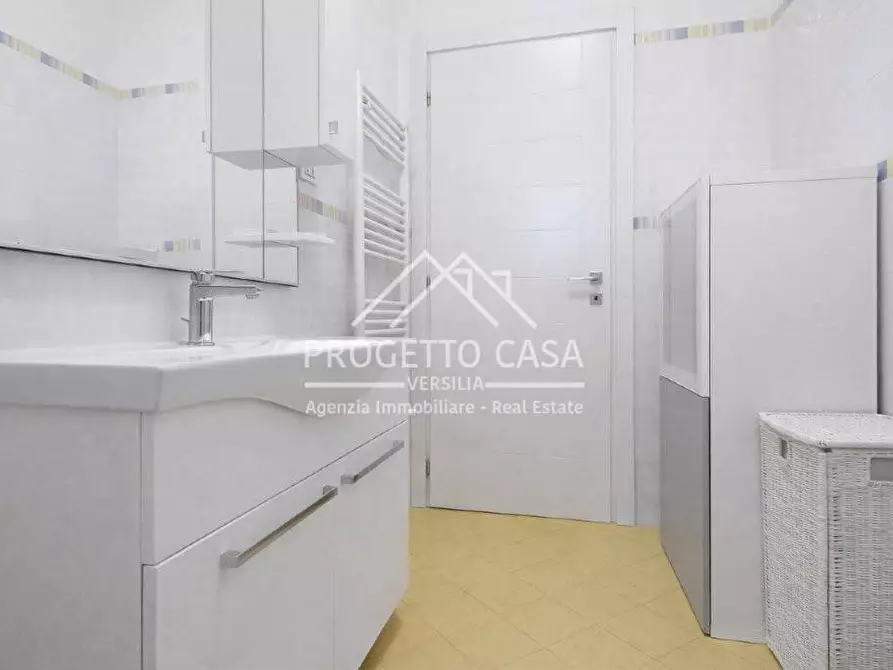 Immagine 12 di Appartamento in vendita  in VIA ADUA a Pietrasanta