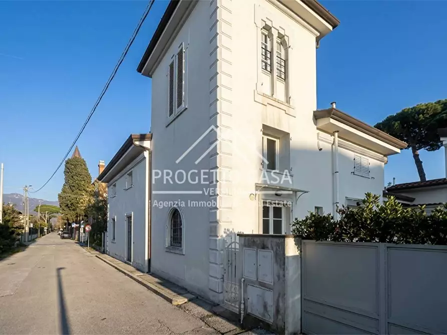Immagine 1 di Casa indipendente in vendita  in VIA DUCA DELLA VITTORIA a Pietrasanta