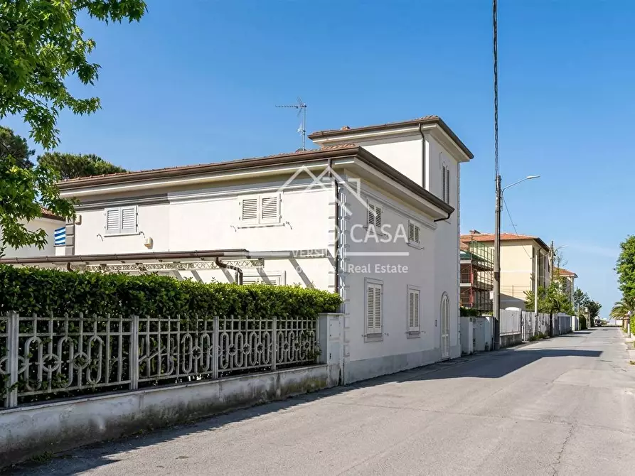 Immagine 2 di Casa indipendente in vendita  in VIA DUCA DELLA VITTORIA a Pietrasanta
