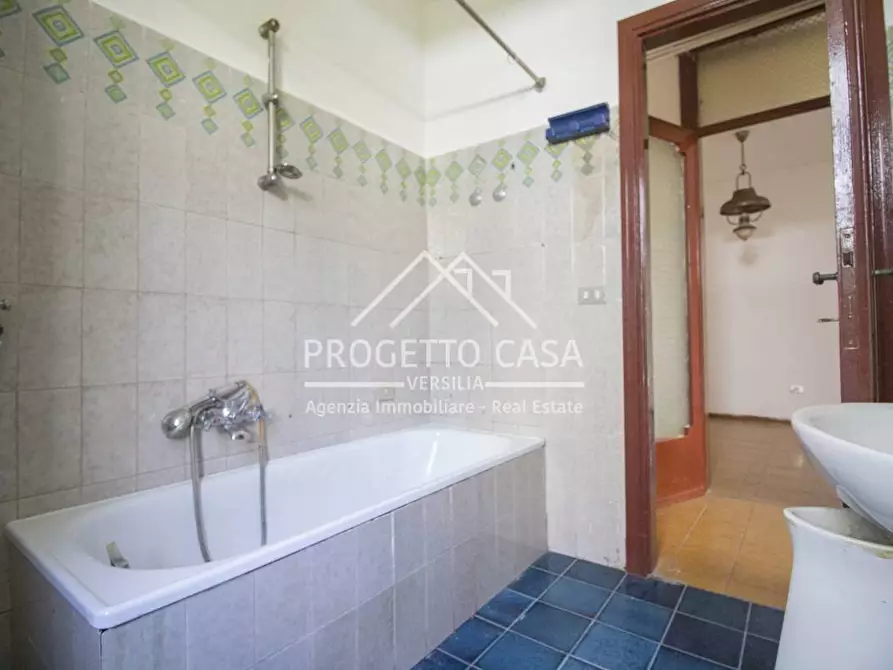Immagine 22 di Appartamento in vendita  in VIA BRUNELLESCHI a Camaiore