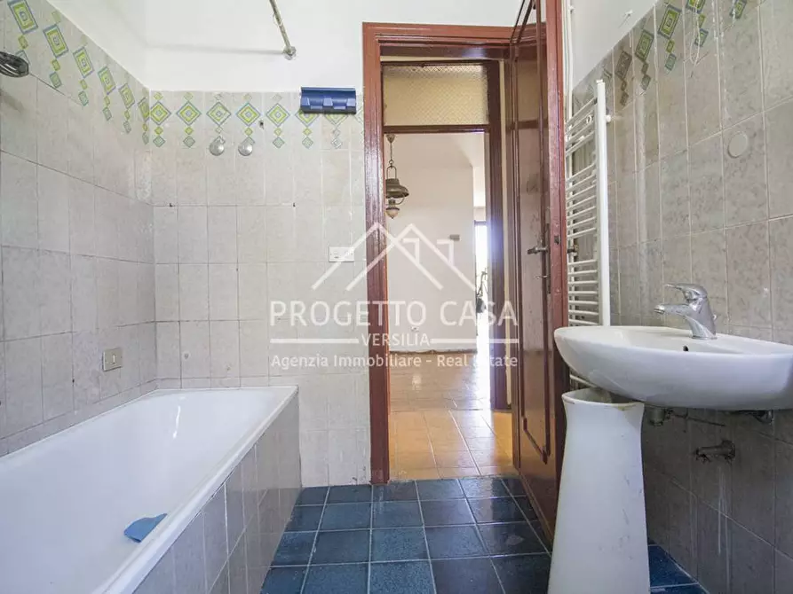 Immagine 23 di Appartamento in vendita  in VIA BRUNELLESCHI a Camaiore