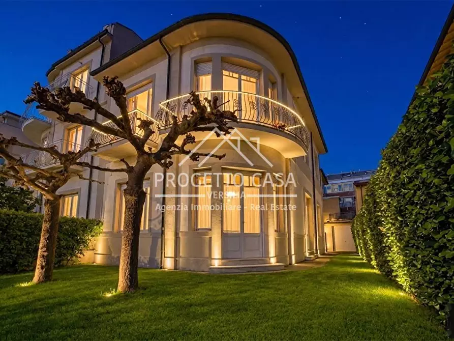 Immagine 1 di Casa indipendente in vendita  in VIA PISTELLI a Camaiore