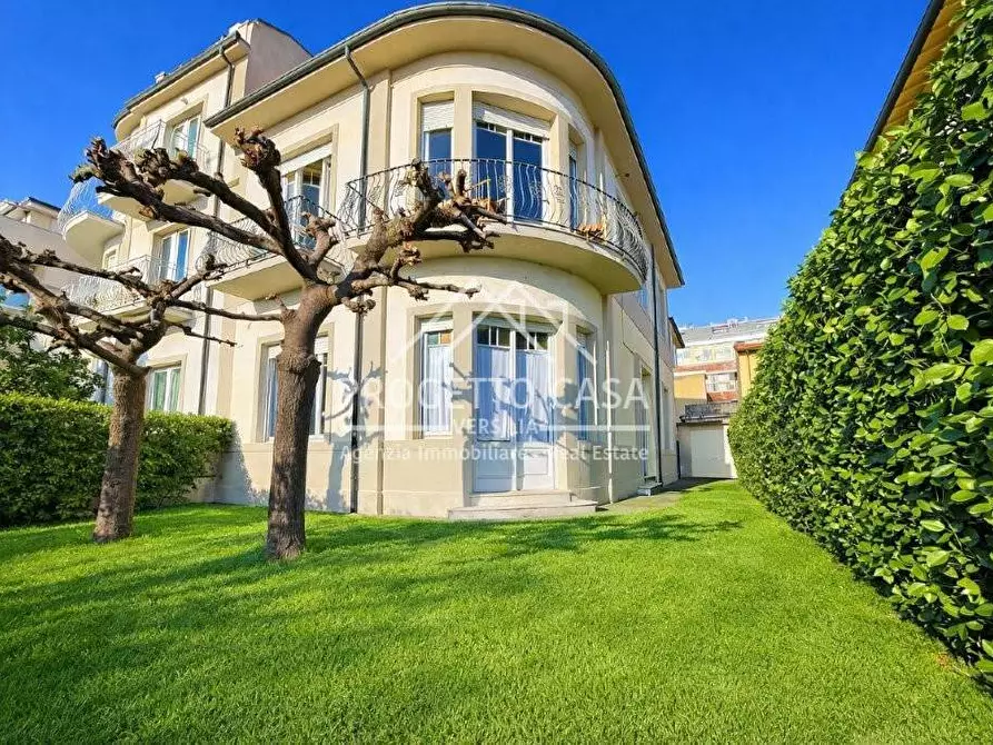 Immagine 2 di Casa indipendente in vendita  in VIA PISTELLI a Camaiore