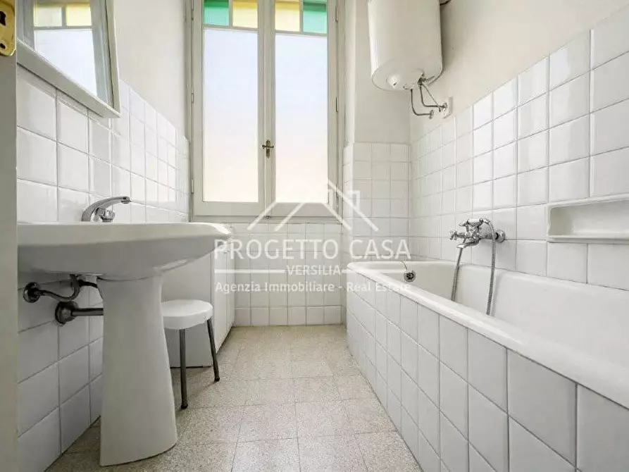 Immagine 28 di Casa indipendente in vendita  in VIA PISTELLI a Camaiore
