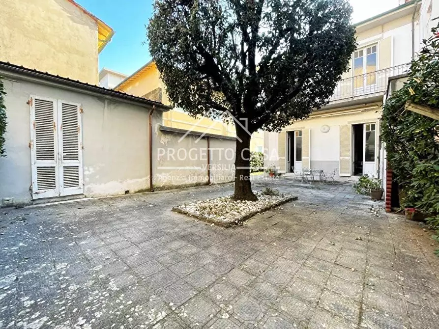 Immagine 30 di Casa indipendente in vendita  in VIA PISTELLI a Camaiore