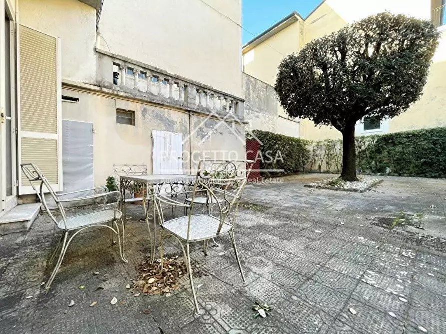 Immagine 32 di Casa indipendente in vendita  in VIA PISTELLI a Camaiore