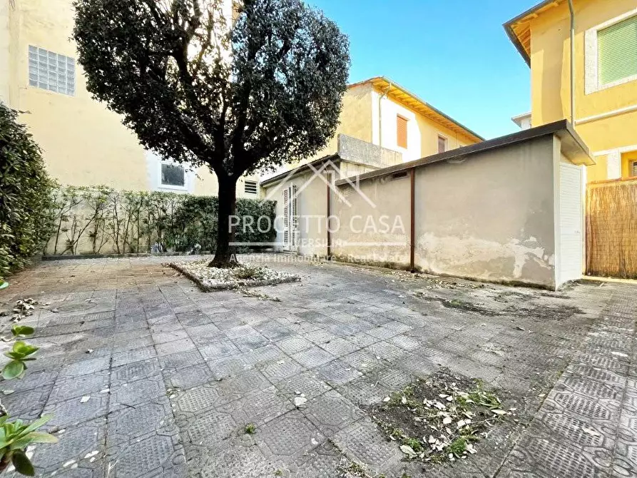 Immagine 34 di Casa indipendente in vendita  in VIA PISTELLI a Camaiore