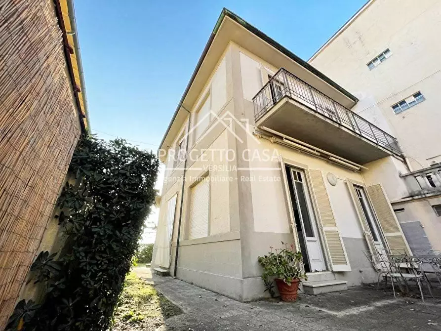 Immagine 35 di Casa indipendente in vendita  in VIA PISTELLI a Camaiore