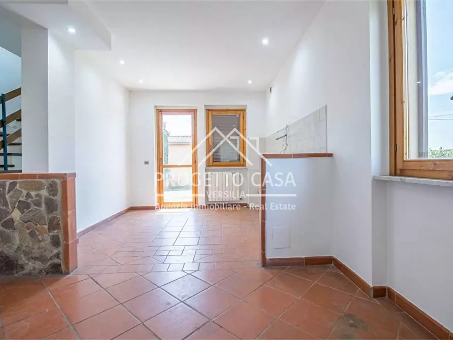 Immagine 4 di Casa indipendente in vendita  in VIA ELETTICA a Viareggio
