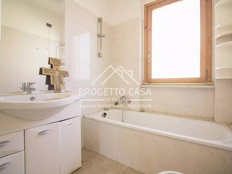Immagine 25 di Casa indipendente in vendita  in VIA ELETTICA a Viareggio