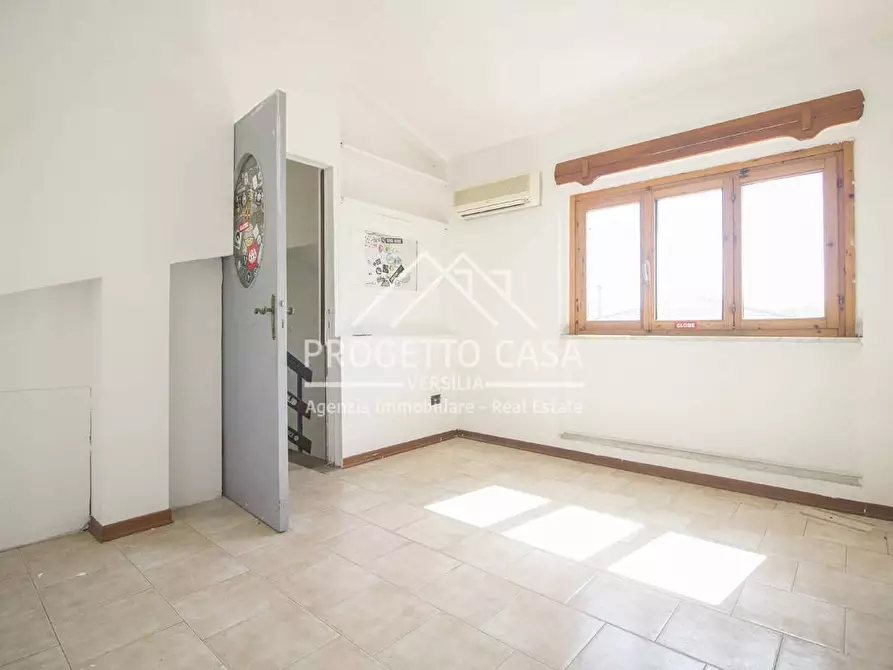 Immagine 30 di Casa indipendente in vendita  in VIA ELETTICA a Viareggio