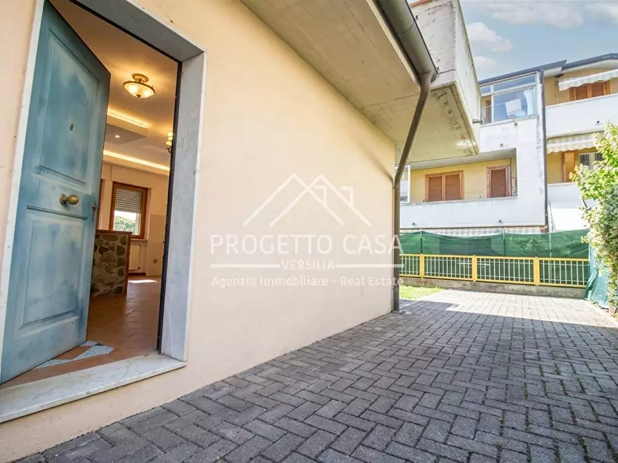 Immagine 39 di Casa indipendente in vendita  in VIA ELETTICA a Viareggio