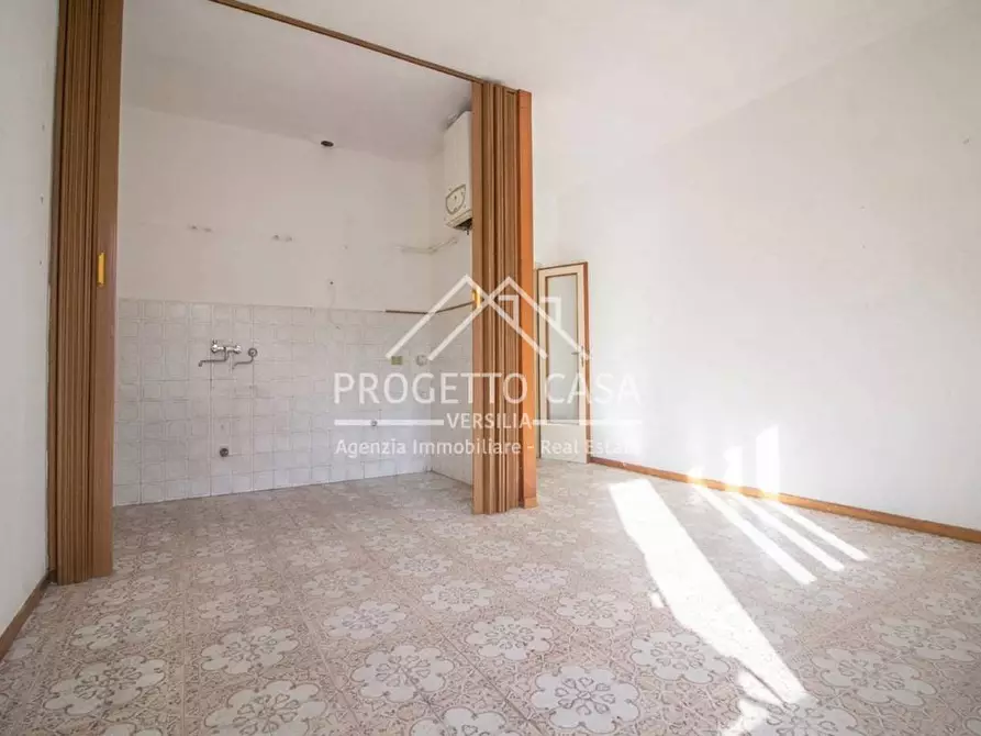Immagine 4 di Appartamento in vendita  in VIA ROSETO a Camaiore