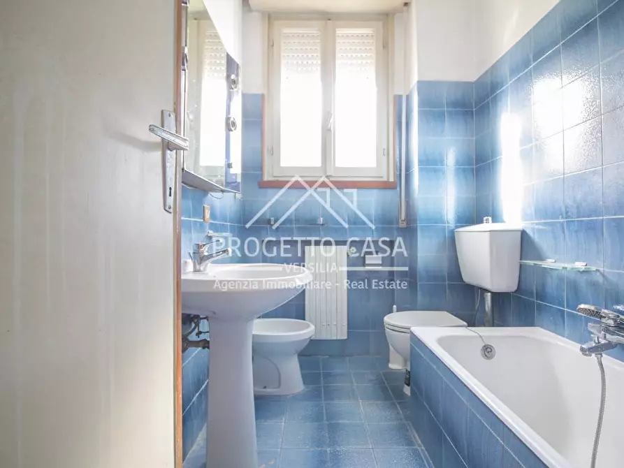 Immagine 10 di Appartamento in vendita  in VIA ROSETO a Camaiore