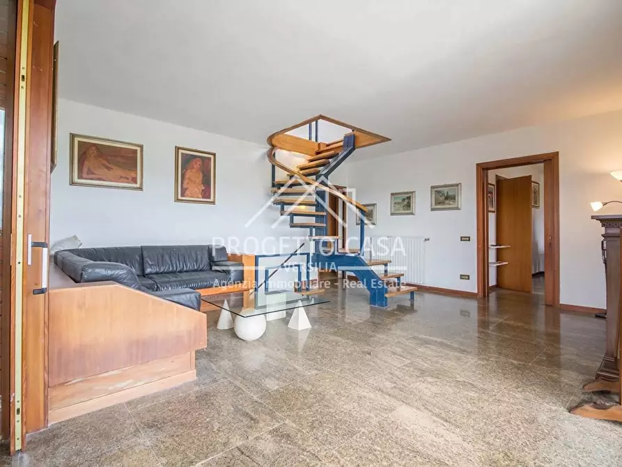 Immagine 2 di Casa indipendente in vendita  in Via della Quiete a Camaiore