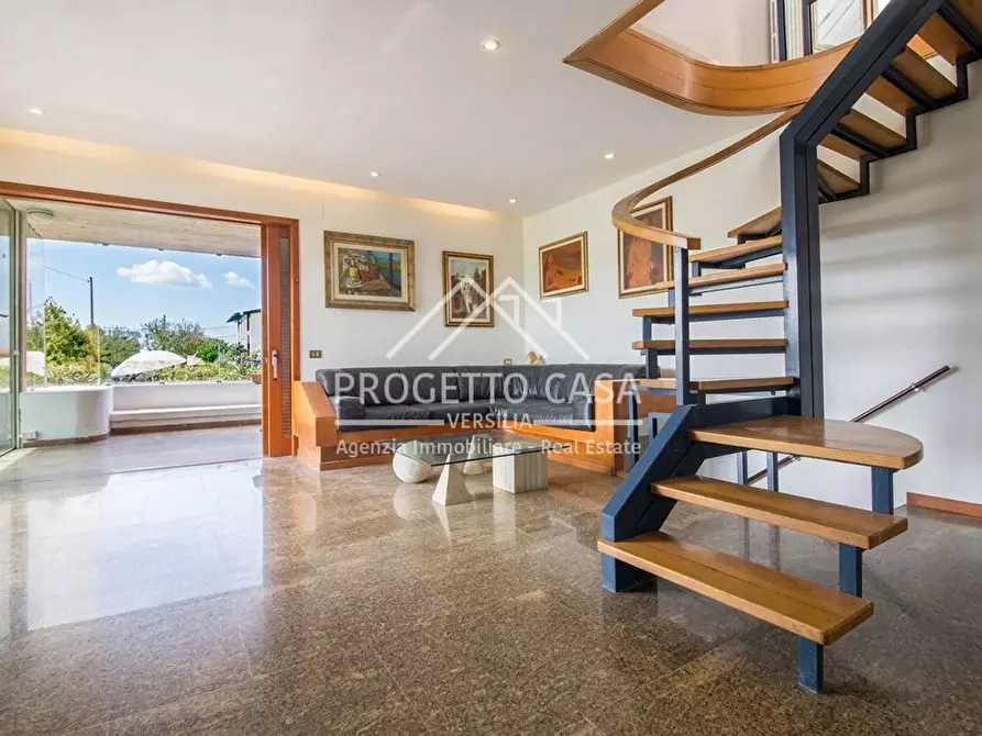 Immagine 1 di Casa indipendente in vendita  in Via della Quiete a Camaiore