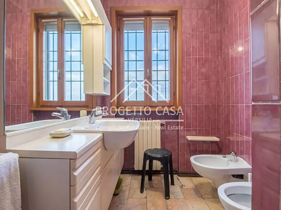 Immagine 27 di Casa indipendente in vendita  in Via della Quiete a Camaiore