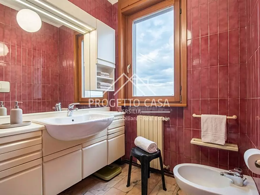Immagine 29 di Casa indipendente in vendita  in Via della Quiete a Camaiore
