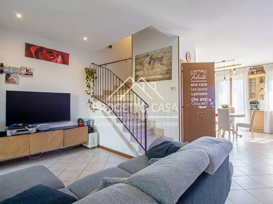 Immagine 1 di Casa indipendente in vendita  in VIA ILLICA a Viareggio