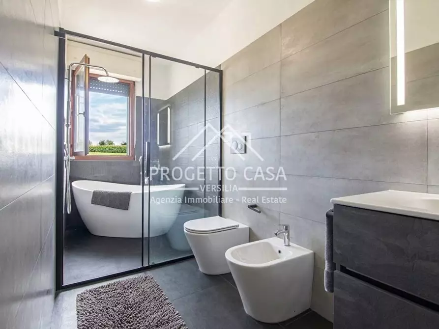 Immagine 22 di Casa indipendente in vendita  in VIA ILLICA a Viareggio