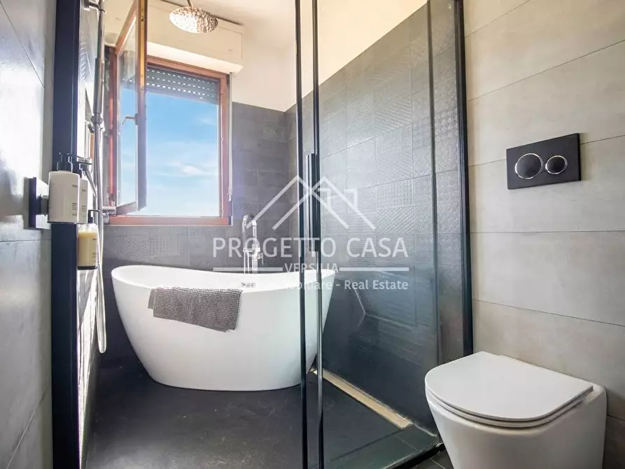 Immagine 25 di Casa indipendente in vendita  in VIA ILLICA a Viareggio