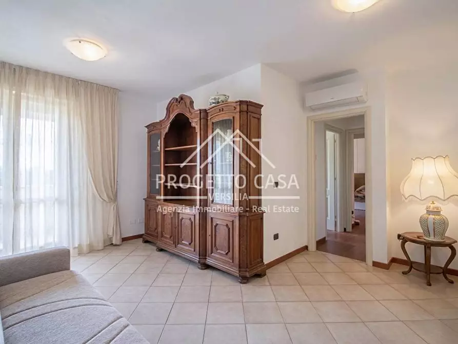Immagine 1 di Appartamento in vendita  in Via Silvio Micheli a Viareggio