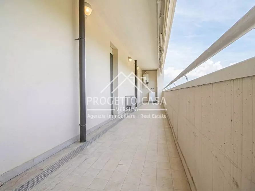 Immagine 27 di Appartamento in vendita  in Via Silvio Micheli a Viareggio