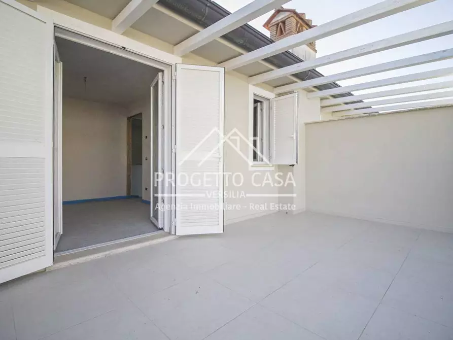 Immagine 13 di Casa indipendente in vendita  in VIA ALFONSO LA MARMORA a Camaiore