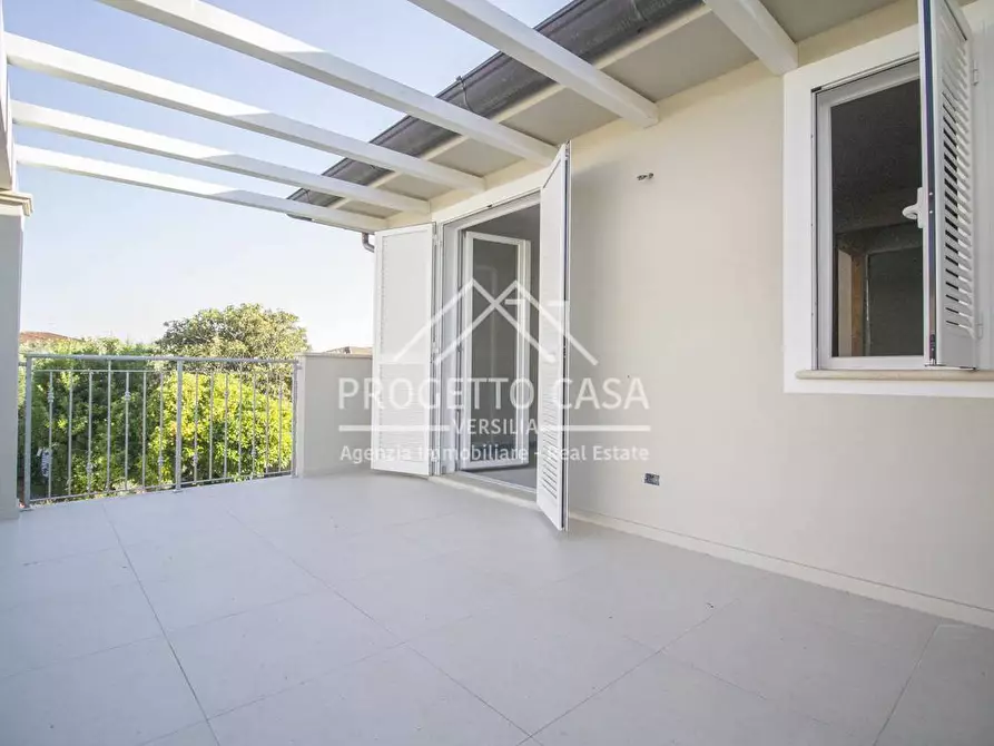 Immagine 15 di Casa indipendente in vendita  in VIA ALFONSO LA MARMORA a Camaiore