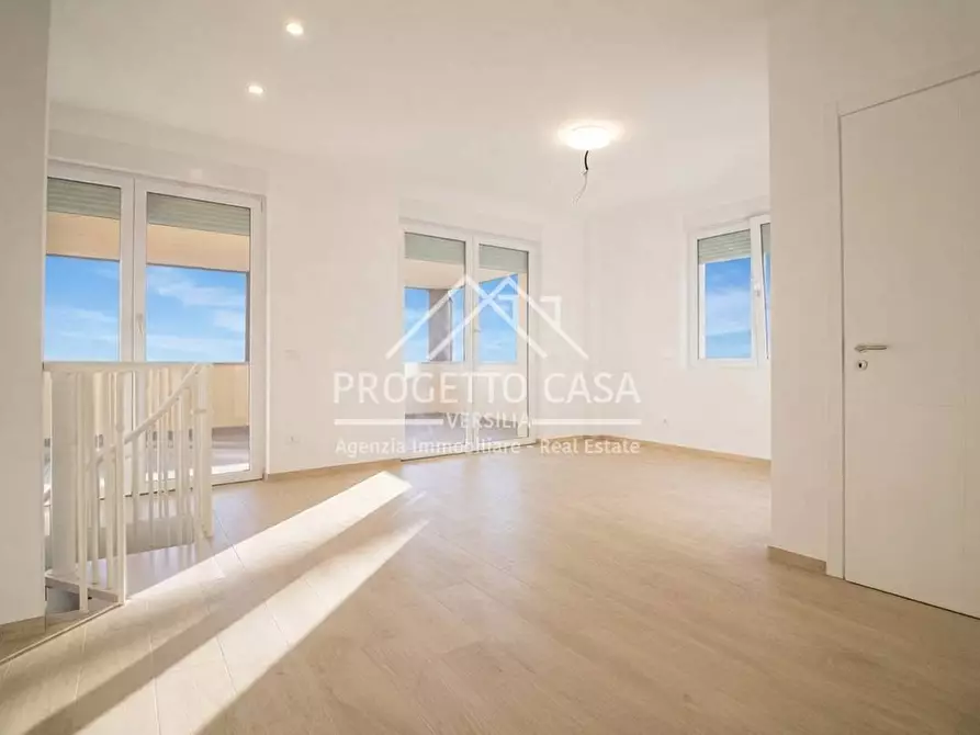 Immagine 1 di Appartamento in vendita  in VIA VITTORIO VENETO a Camaiore