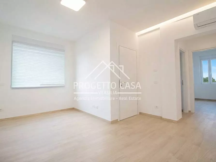 Immagine 2 di Appartamento in vendita  in VIA VITTORIO VENETO a Camaiore