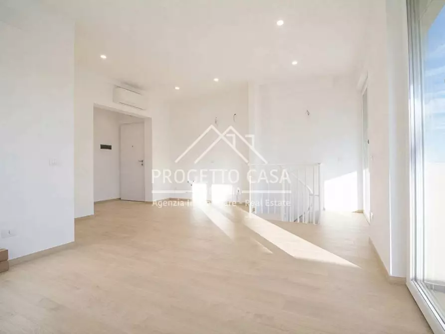 Immagine 3 di Appartamento in vendita  in VIA VITTORIO VENETO a Camaiore