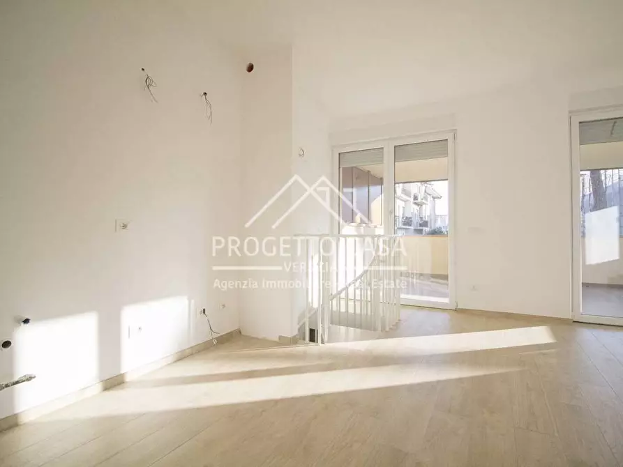 Immagine 5 di Appartamento in vendita  in VIA VITTORIO VENETO a Camaiore