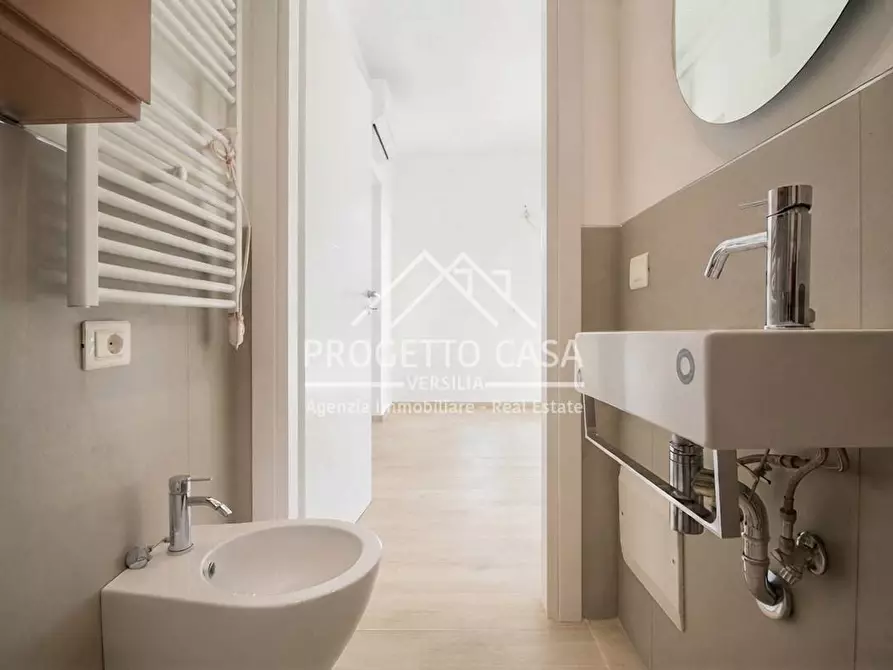 Immagine 9 di Appartamento in vendita  in VIA VITTORIO VENETO a Camaiore