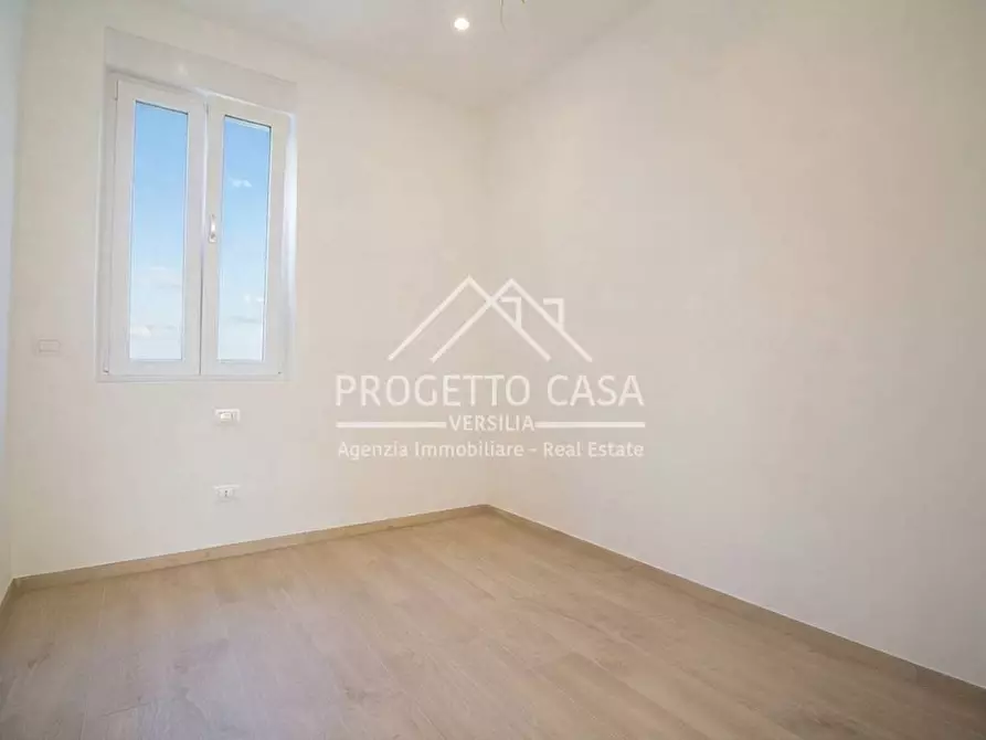 Immagine 11 di Appartamento in vendita  in VIA VITTORIO VENETO a Camaiore