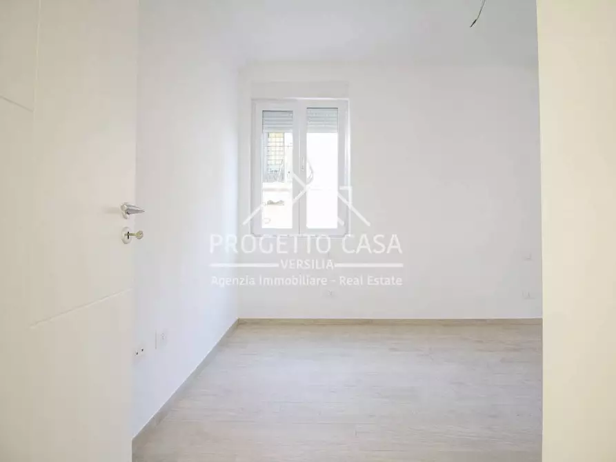 Immagine 14 di Appartamento in vendita  in VIA VITTORIO VENETO a Camaiore