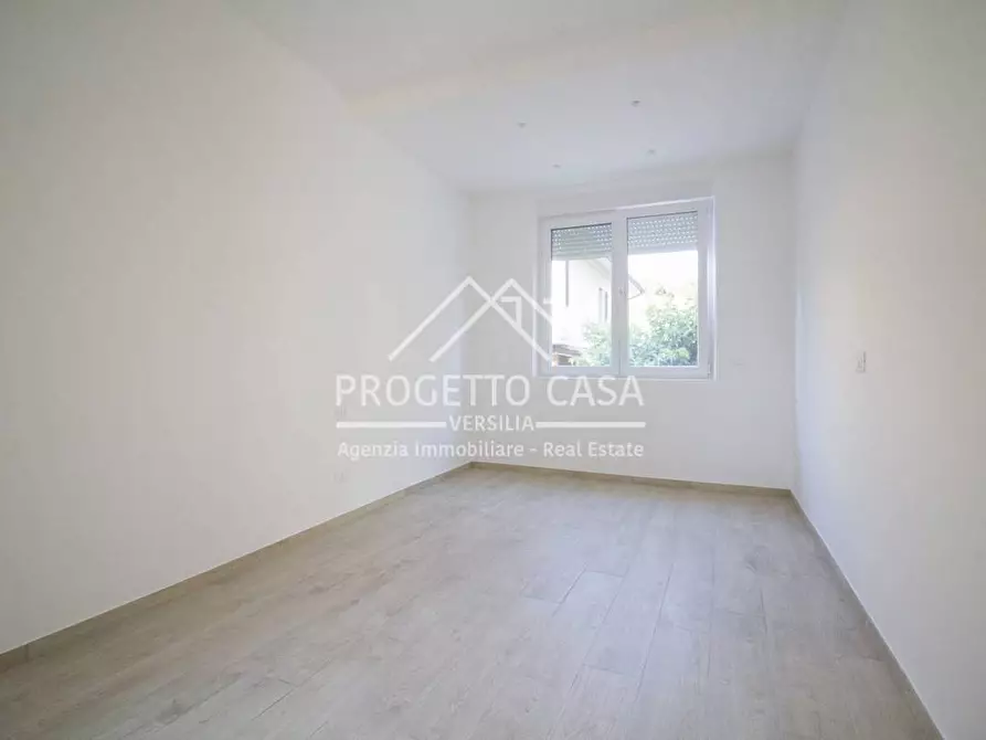 Immagine 15 di Appartamento in vendita  in VIA VITTORIO VENETO a Camaiore