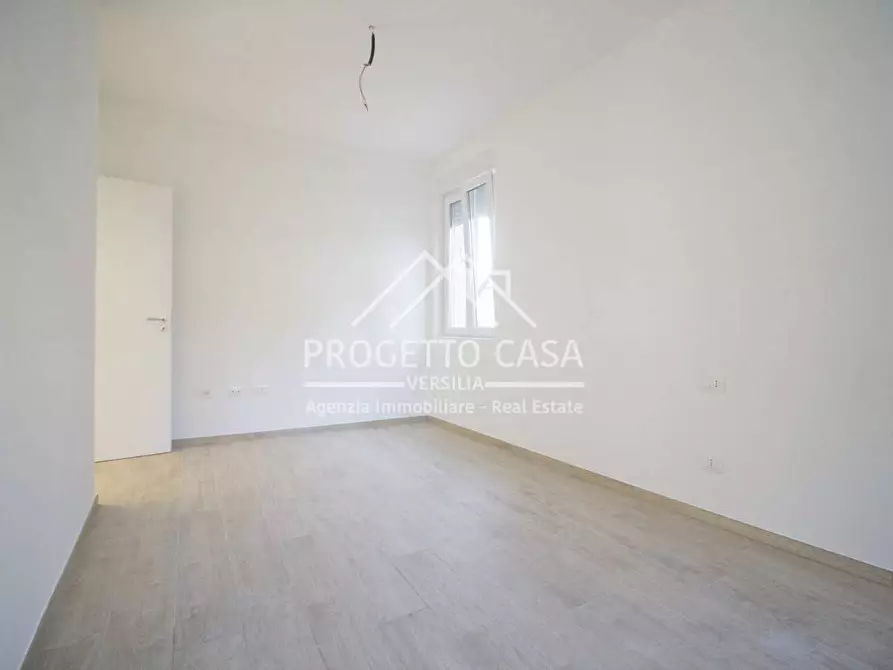 Immagine 18 di Appartamento in vendita  in VIA VITTORIO VENETO a Camaiore