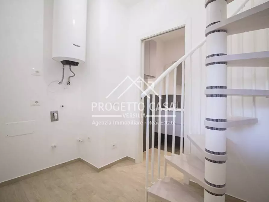 Immagine 22 di Appartamento in vendita  in VIA VITTORIO VENETO a Camaiore