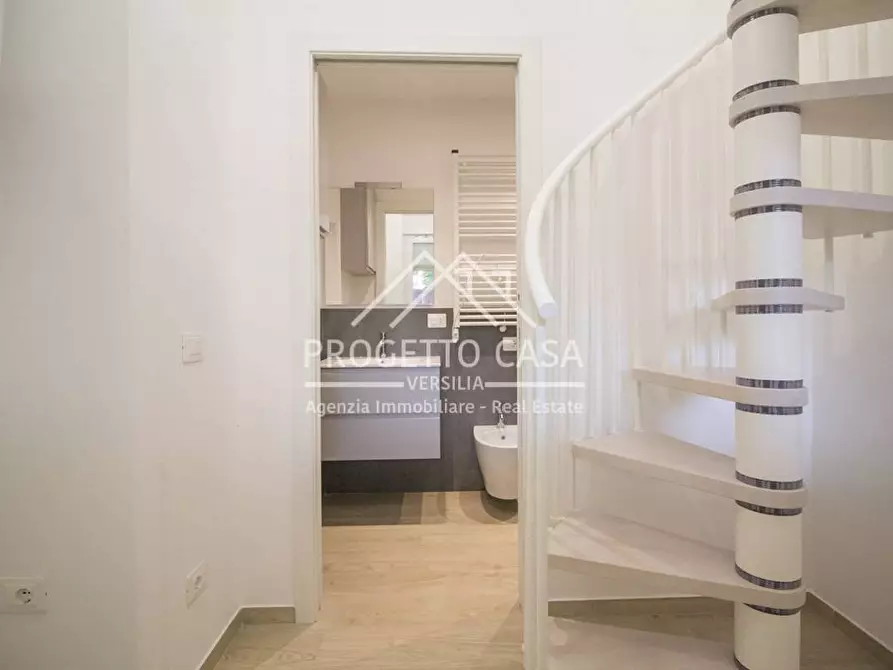 Immagine 23 di Appartamento in vendita  in VIA VITTORIO VENETO a Camaiore