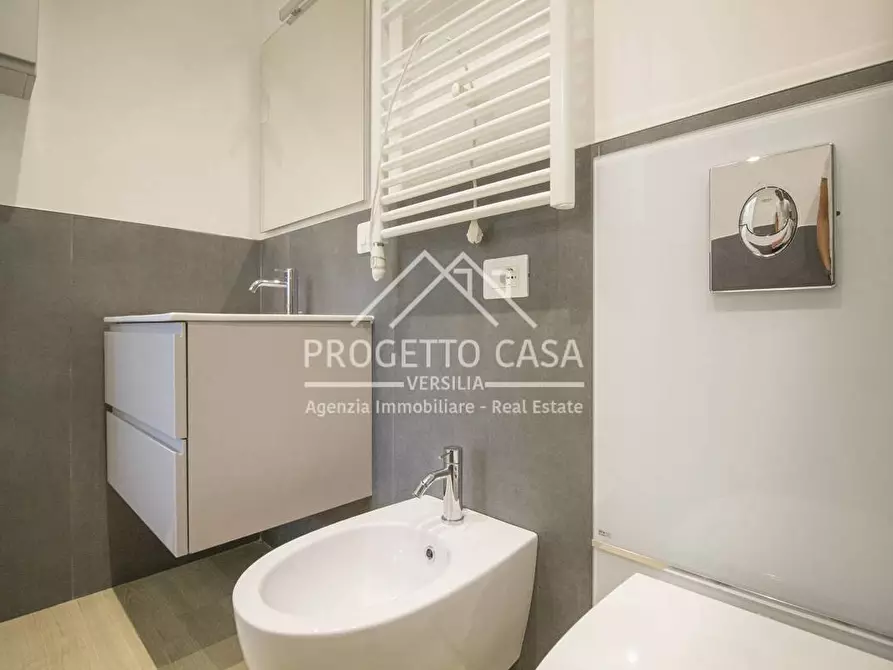 Immagine 27 di Appartamento in vendita  in VIA VITTORIO VENETO a Camaiore