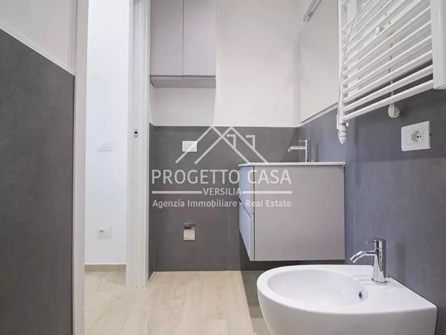 Immagine 28 di Appartamento in vendita  in VIA VITTORIO VENETO a Camaiore