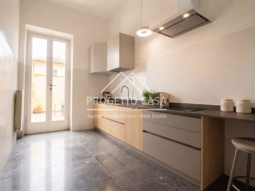 Immagine 3 di Appartamento in vendita  in VIA S. FRANCESCO LIDO DI CAMAIORE a Camaiore