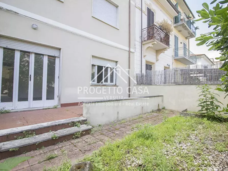 Immagine 7 di Appartamento in vendita  in VIA S. FRANCESCO LIDO DI CAMAIORE a Camaiore