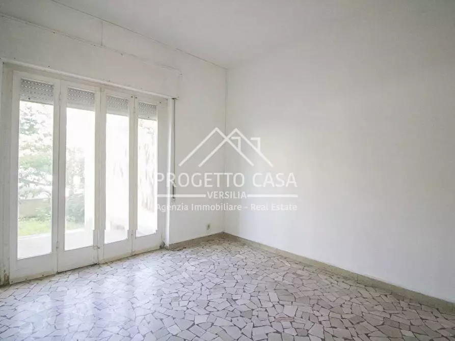 Immagine 10 di Appartamento in vendita  in VIA S. FRANCESCO LIDO DI CAMAIORE a Camaiore
