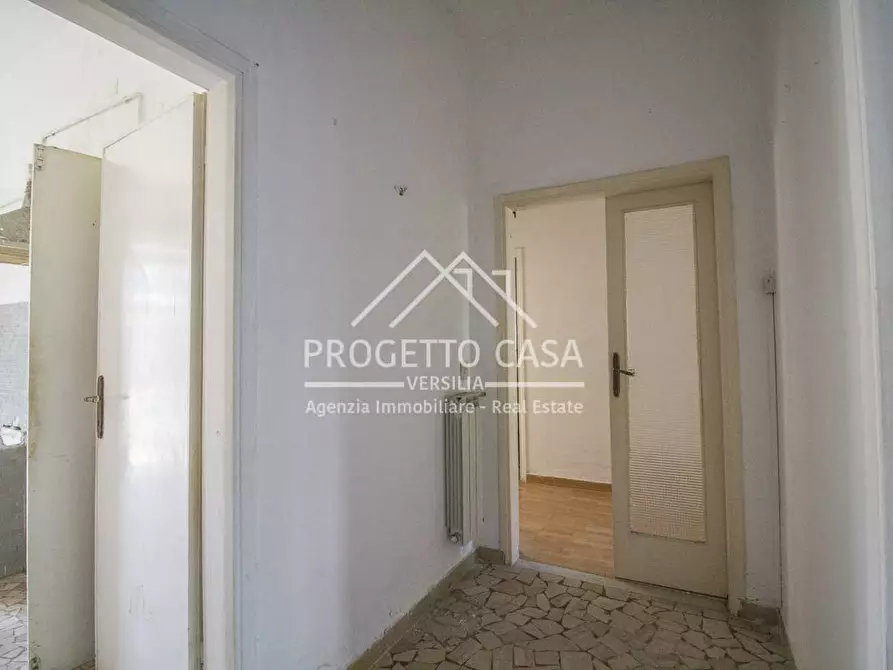 Immagine 12 di Appartamento in vendita  in VIA S. FRANCESCO LIDO DI CAMAIORE a Camaiore